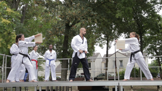 Cours de Taekwondo à Fresnes pour enfants de 8 à 12 ans, adolescents et adultes. Horaires le mardi, le jeudi et le dimanche. Tarifs et inscriptions.