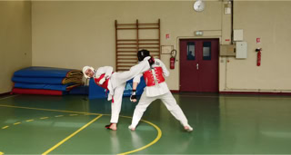 Cours de Taekwondo à Fresnes pour enfants de 8 à 12 ans, adolescents et adultes. Horaires le mardi, le jeudi et le dimanche. Tarifs et inscriptions.