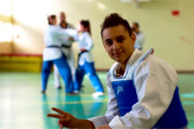 Cours de Taekwondo à Fresnes pour enfants de 8 à 12 ans, adolescents et adultes. Horaires le mardi, le jeudi et le dimanche. Tarifs et inscriptions.