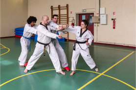Cours de Taekwondo à Fresnes pour enfants de 8 à 12 ans, adolescents et adultes. Horaires le mardi, le jeudi et le dimanche. Tarifs et inscriptions.
