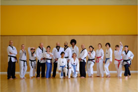Cours de Taekwondo à Fresnes pour enfants de 8 à 12 ans, adolescents et adultes. Horaires le mardi, le jeudi et le dimanche. Tarifs et inscriptions.