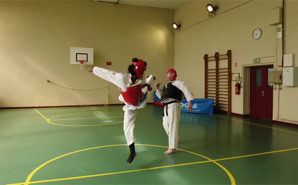 Cours de Taekwondo à Fresnes pour enfants de 8 à 12 ans, adolescents et adultes. Horaires le mardi, le jeudi et le dimanche. Tarifs et inscriptions.